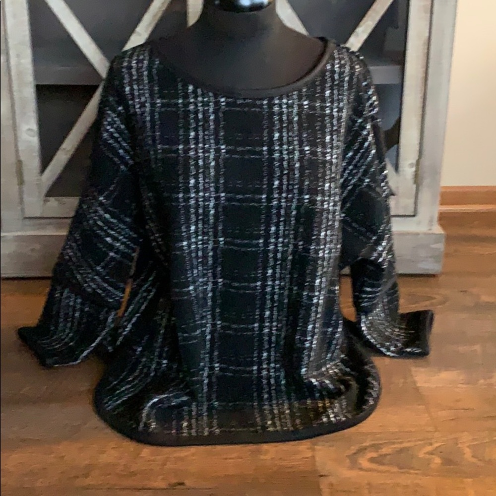 Max Studio Top w faux Leather trim  XL